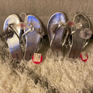 Justice silver flips flops with flower size 7 x2